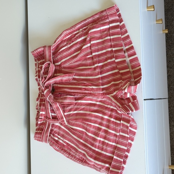 American Eagle Red Striped Belt Linen Shorts - Picture 2 of 6